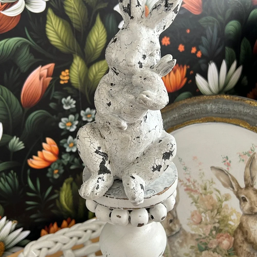 White Distressed Rabbit Statue - Picture 15 of 15